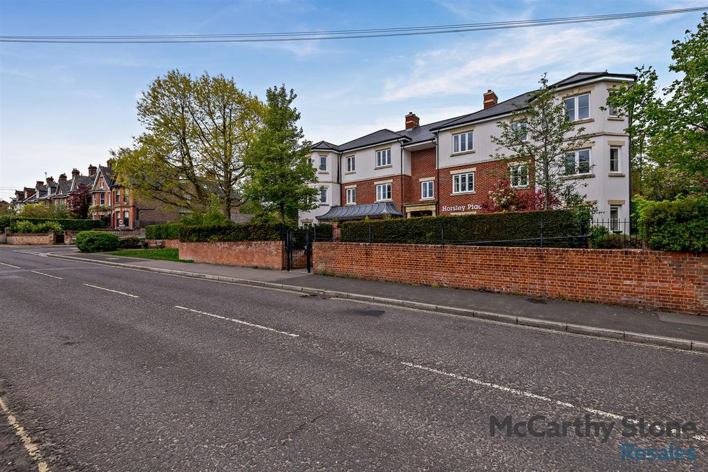 2 bed flat for saleHorsley Place, High Street, Cranbrook, Kent TN17