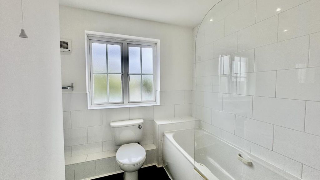 Additional image 5 of 2 bed flat for saleGeorge Williams Way, Colchester CO1