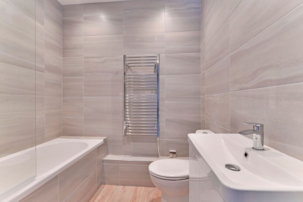 Additional image 4 of 2 bed flat for saleGuildford Road, Cranleigh GU6