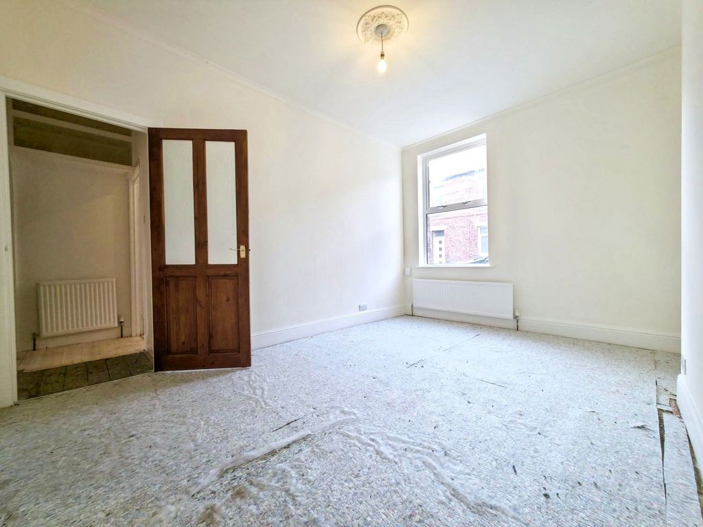 2 bed flat for salePrior Terrace, Hexham NE46 photo 5