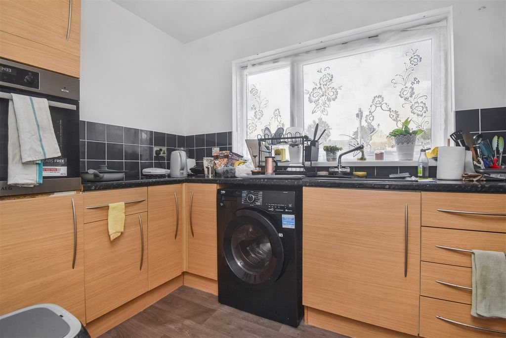 Additional image 4 of 2 bed flat for saleNN17, Rose Court, Weldon