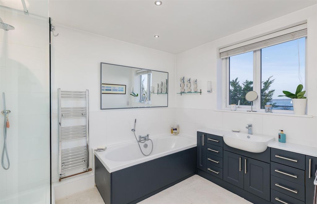 Additional image 11 of 3 bed flat for saleCowes, Isle Of Wight PO31