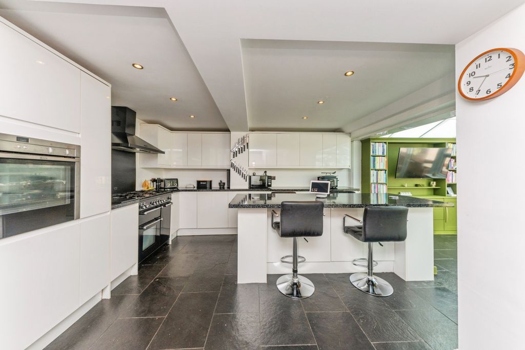 Additional image 4 of 3 bed semi-detached house for saleTrinity Road, Cleethorpes DN35