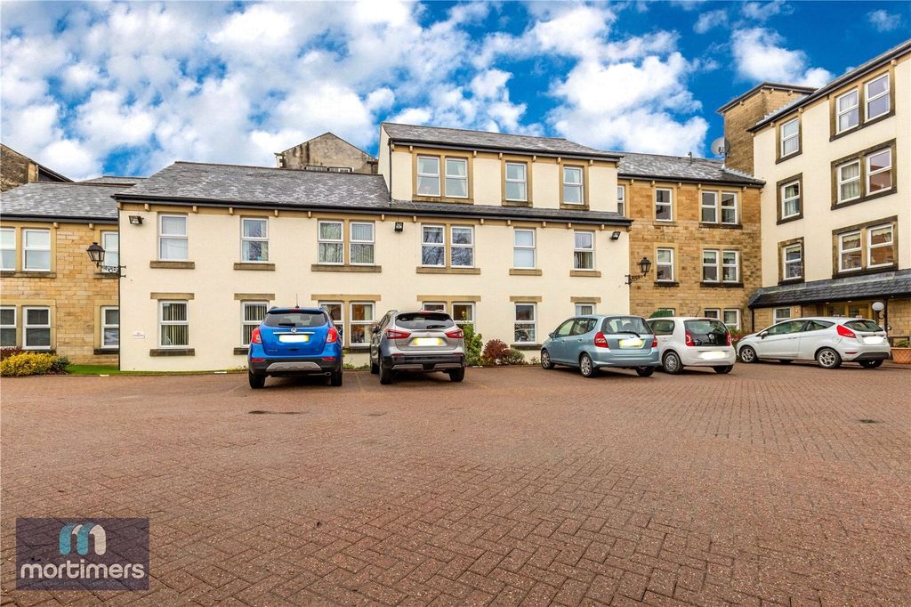 2 bed flat for saleBowland Court, Clitheroe, Lancashire BB7