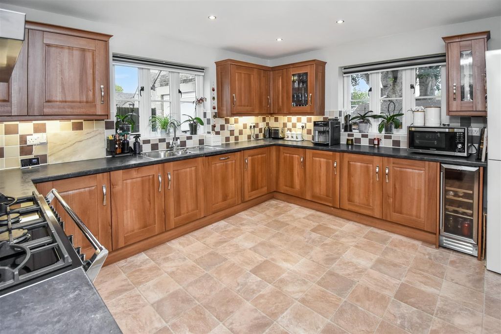 Additional image 6 of 4 bed detached house for saleNN17, Lorraine Gardens, Weldon