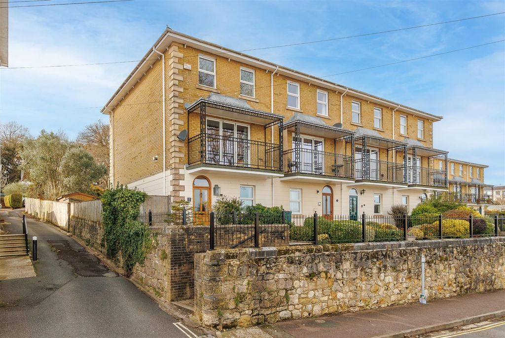 Additional image 2 of 4 bed property for saleCowes, Isle Of Wight PO31