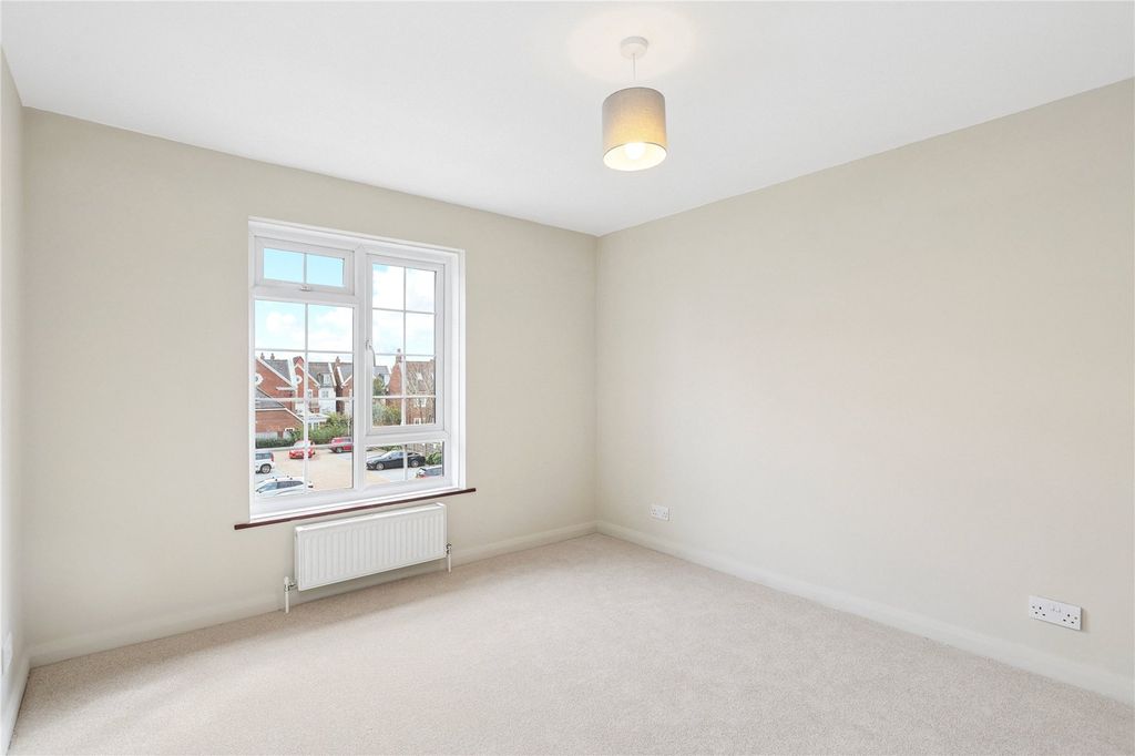 Additional image 7 of 3 bed flat for salePortsmouth Road, Cobham, Surrey KT11