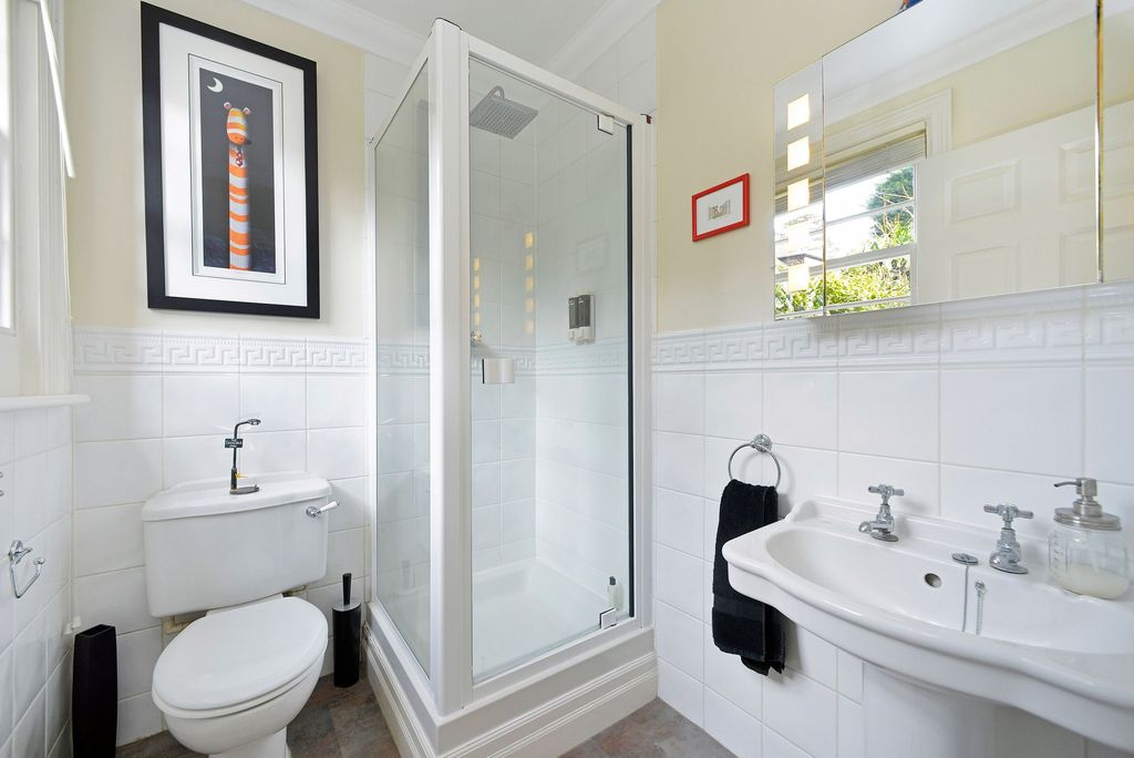 Additional image 13 of 2 bed flat for saleElmbridge Road, Cranleigh GU6