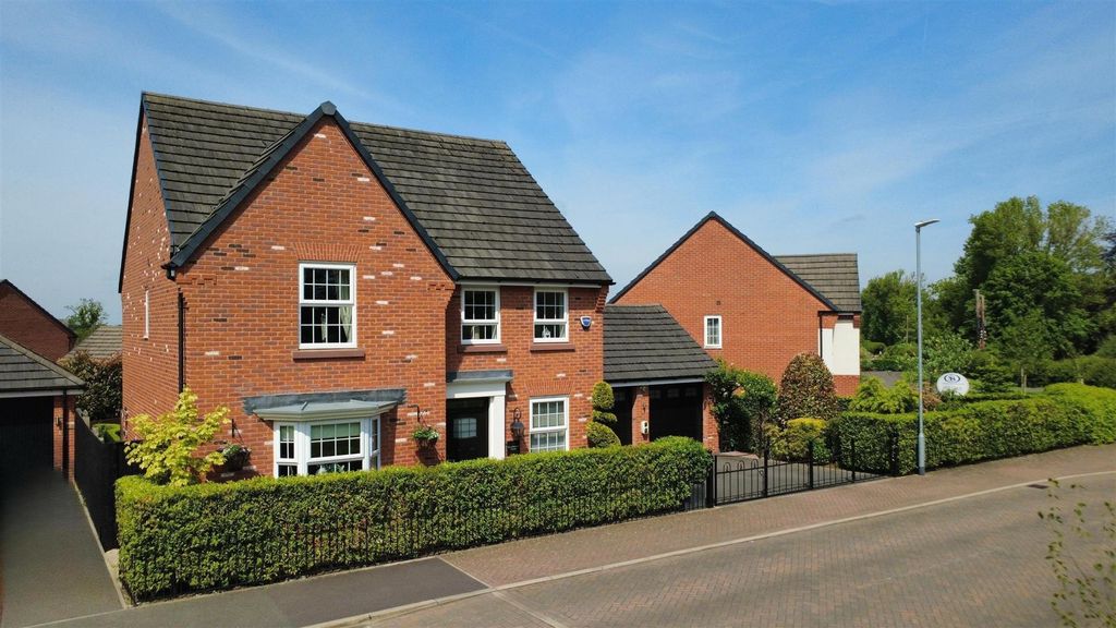 4 bed detached house for saleYew Crescent, Somerford CW12