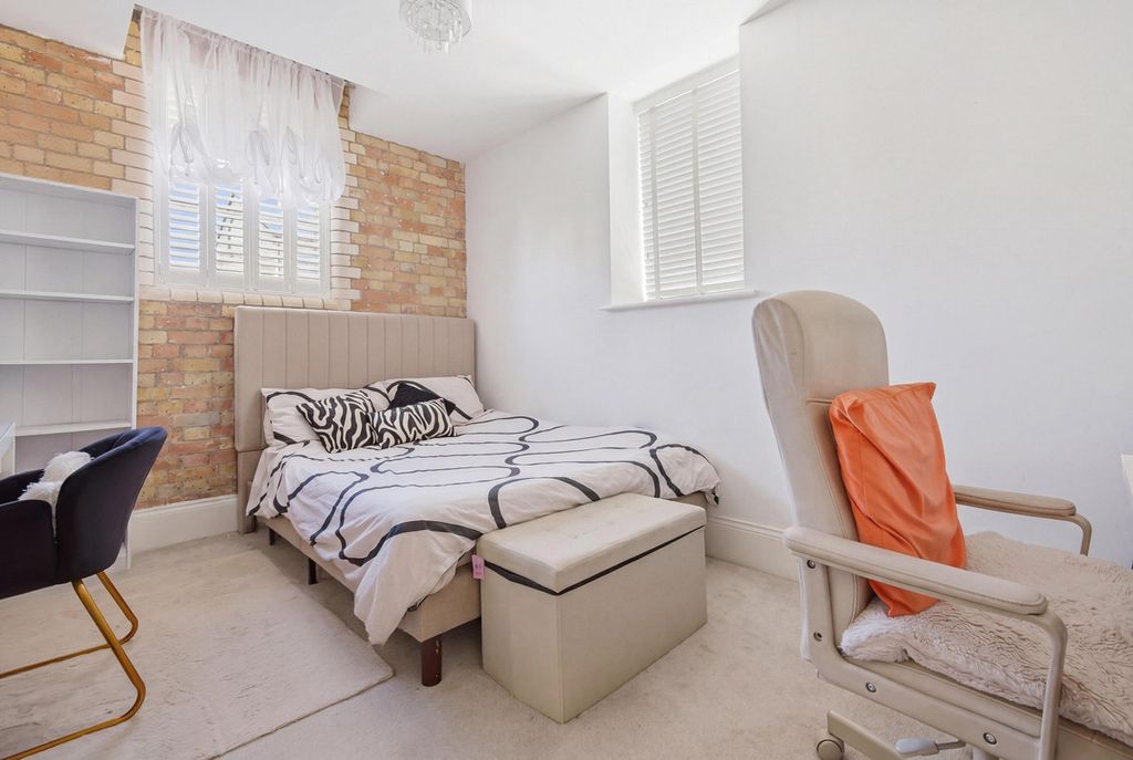 Additional image 15 of 2 bed flat for saleLondinium Road, Colchester CO2