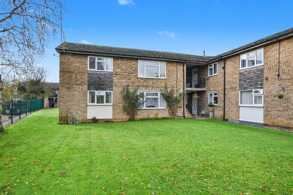 2 bed flat for saleNN17, Rose Court, Weldon