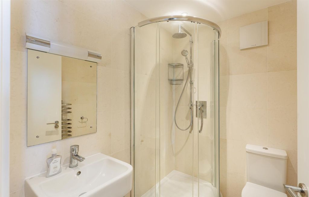 Additional image 11 of 2 bed flat for saleCowes, Isle Of Wight PO31