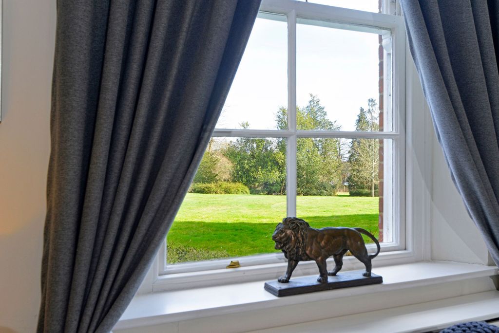 Additional image 22 of 2 bed flat for saleElmbridge Road, Cranleigh GU6