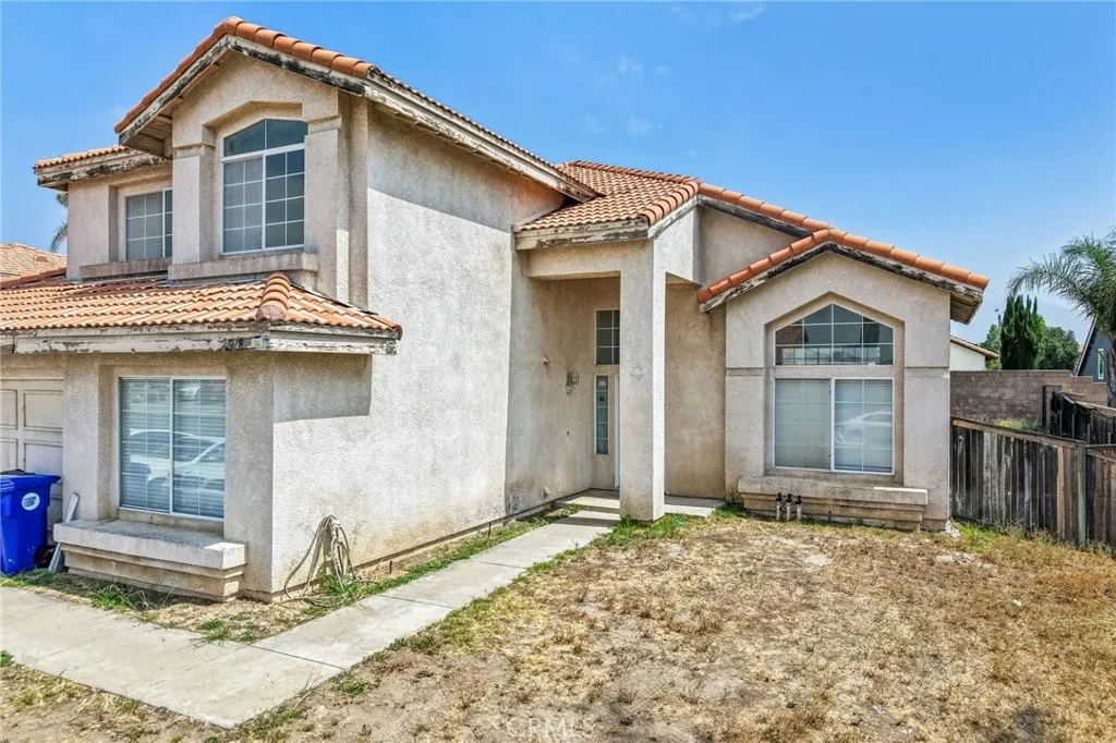 2428 W Calle Celeste Dr, Rialto, CA 92377 photo 5