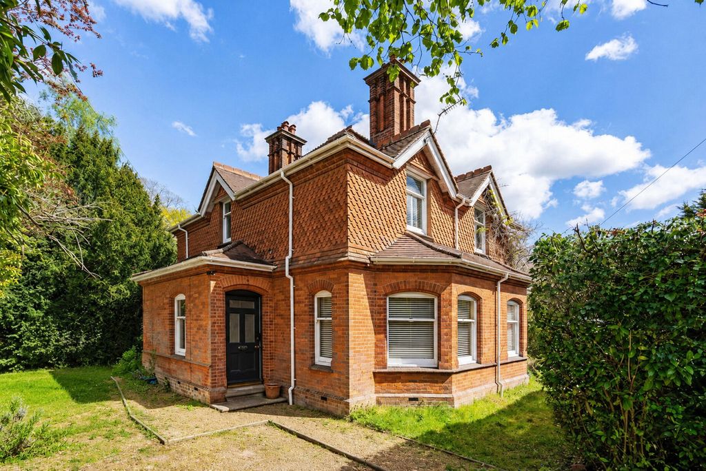 4 bed detached house for saleBarlax New Park Road, Cranleigh GU6