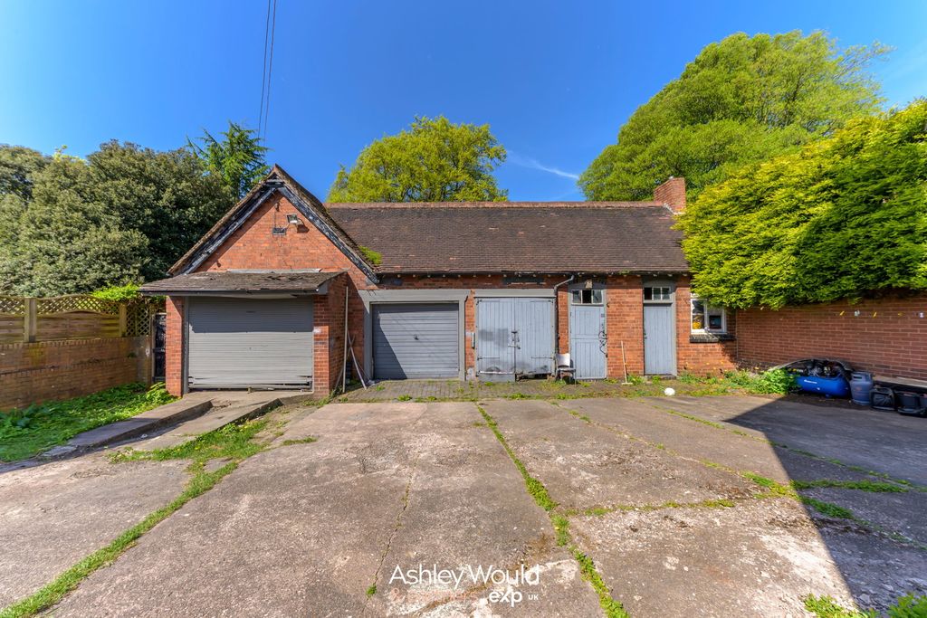 Additional image 20 of 5 bed semi-detached house for saleHalesowen Road, Cradley Heath B64