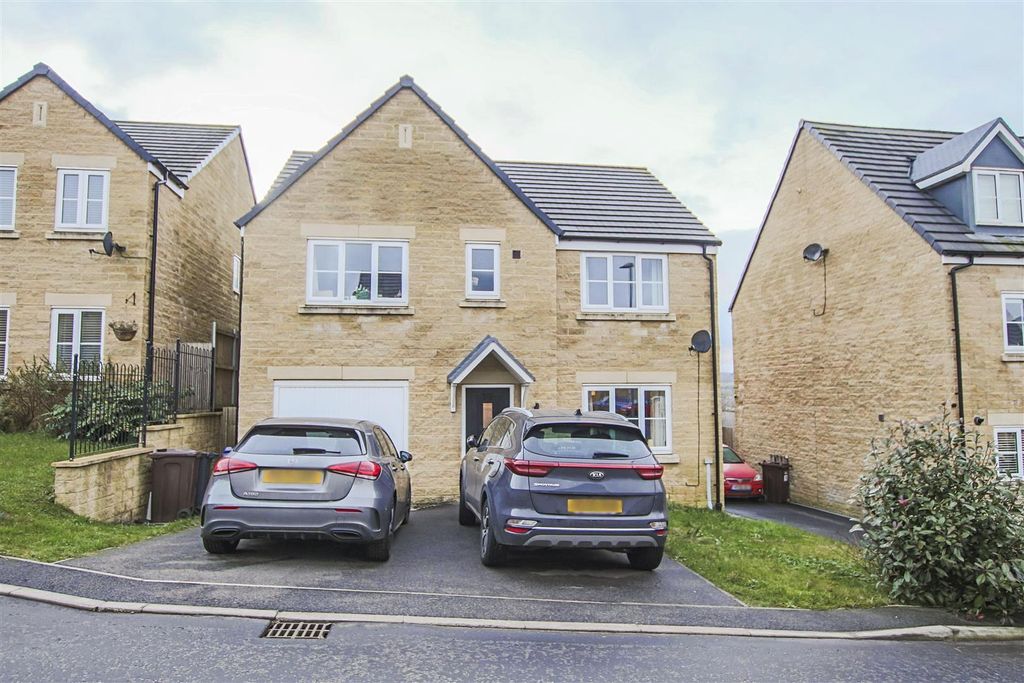 5 bed detached house for saleLanky Gardens, Colne BB8