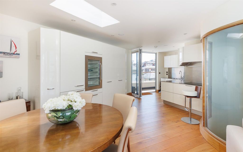 Additional image 5 of 2 bed flat for saleCowes, Isle Of Wight PO31