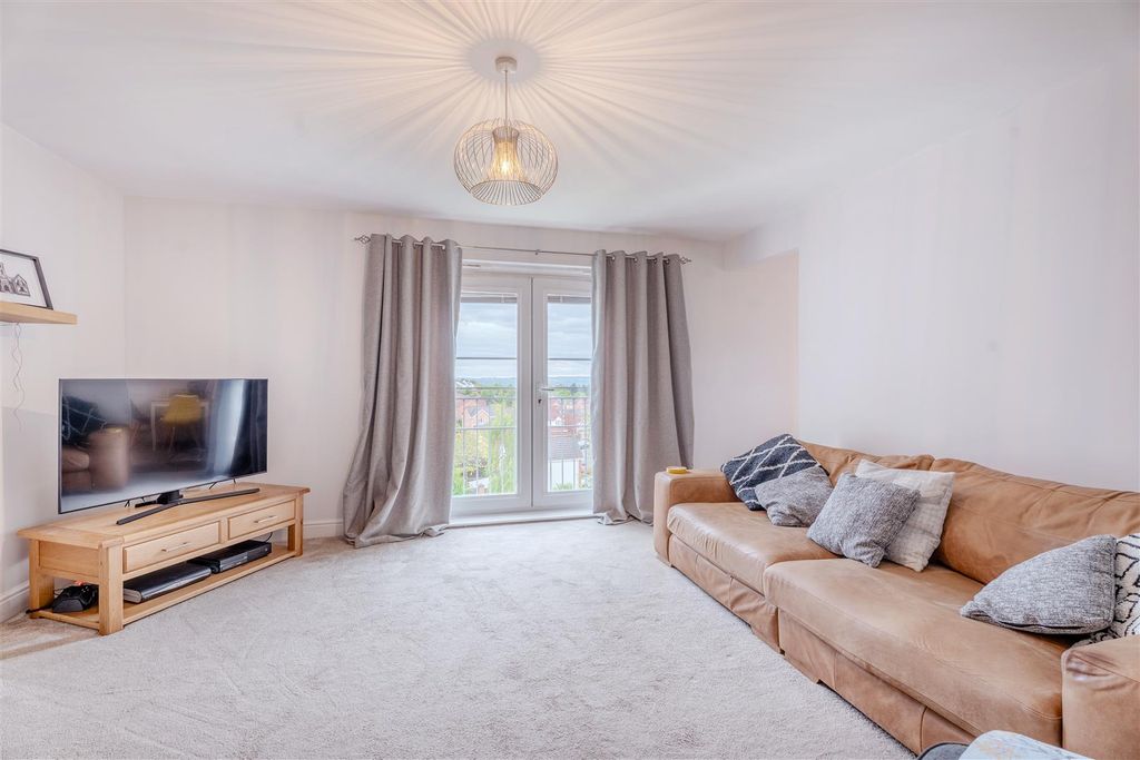 2 bed flat for salePlover Crescent, Dunfermline KY11 photo 4