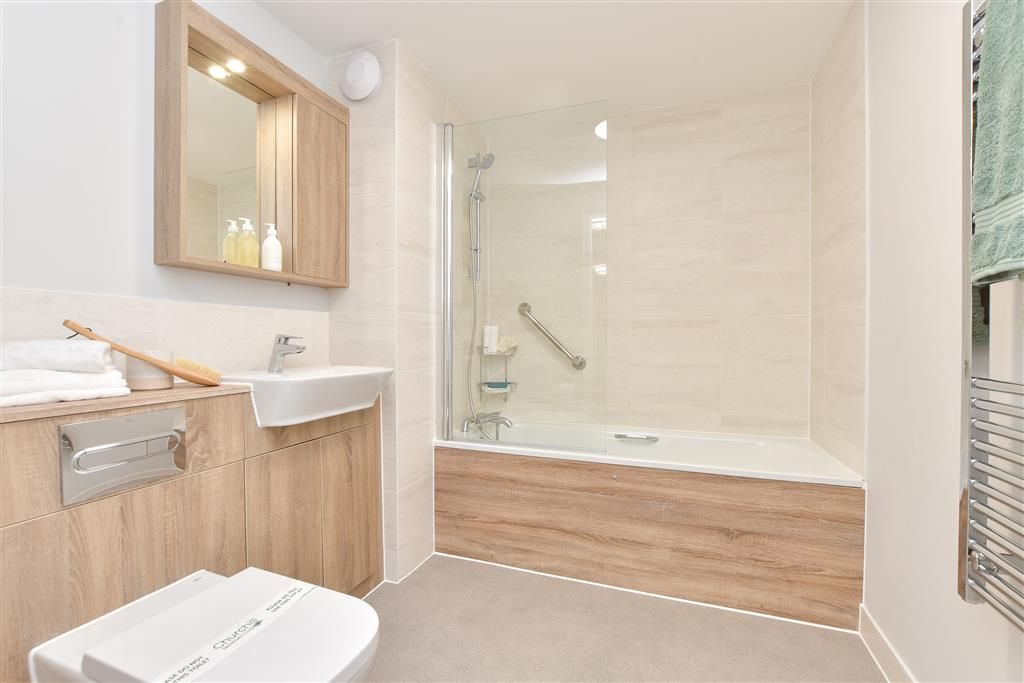 Additional image 6 of 2 bed flat for saleVictoria Road, Cranleigh, Surrey GU6