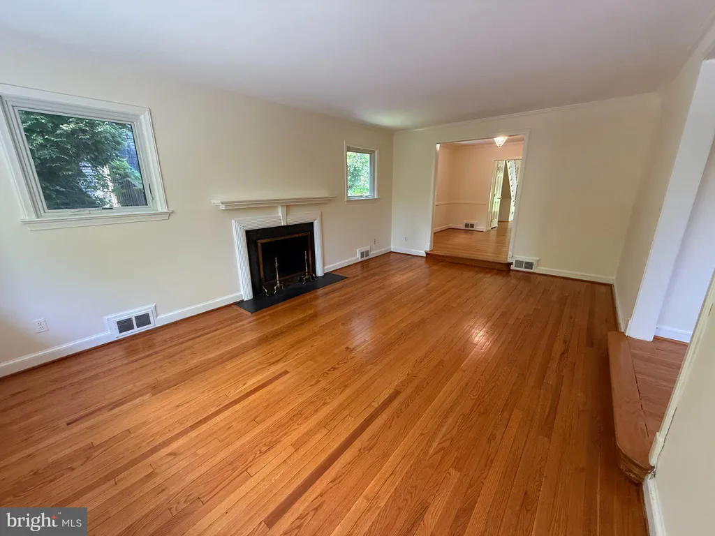 5021 Cathedral Avenue NW, Washington, DC 20016