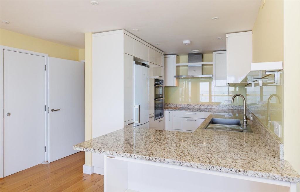 Additional image 7 of 2 bed flat for saleCowes, Isle Of Wight PO31