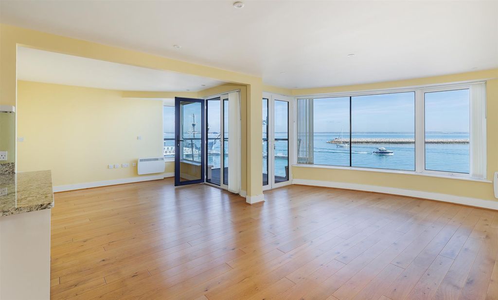 Additional image 2 of 2 bed flat for saleCowes, Isle Of Wight PO31
