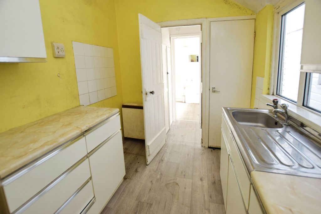 Additional image 6 of 1 bed flat for saleHowell Road, Exeter EX4