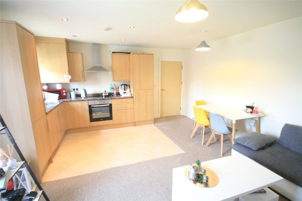 2 bed flat for salePartridge Close, Crewe, Cheshire CW1 photo 3