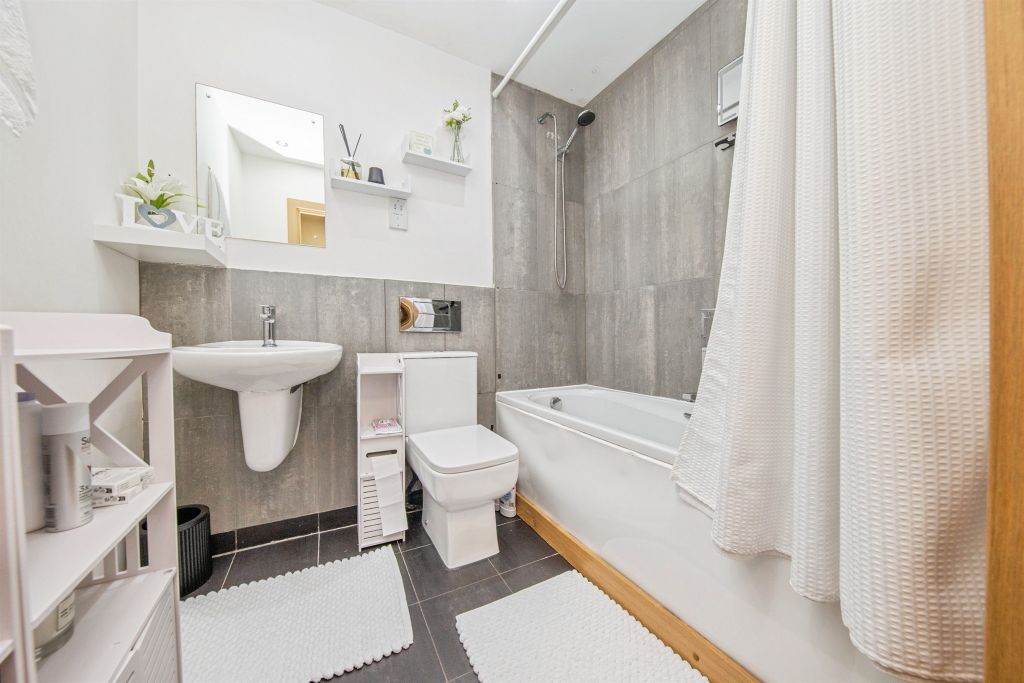 Additional image 14 of 3 bed penthouse for saleCaelum Drive, Colchester CO2