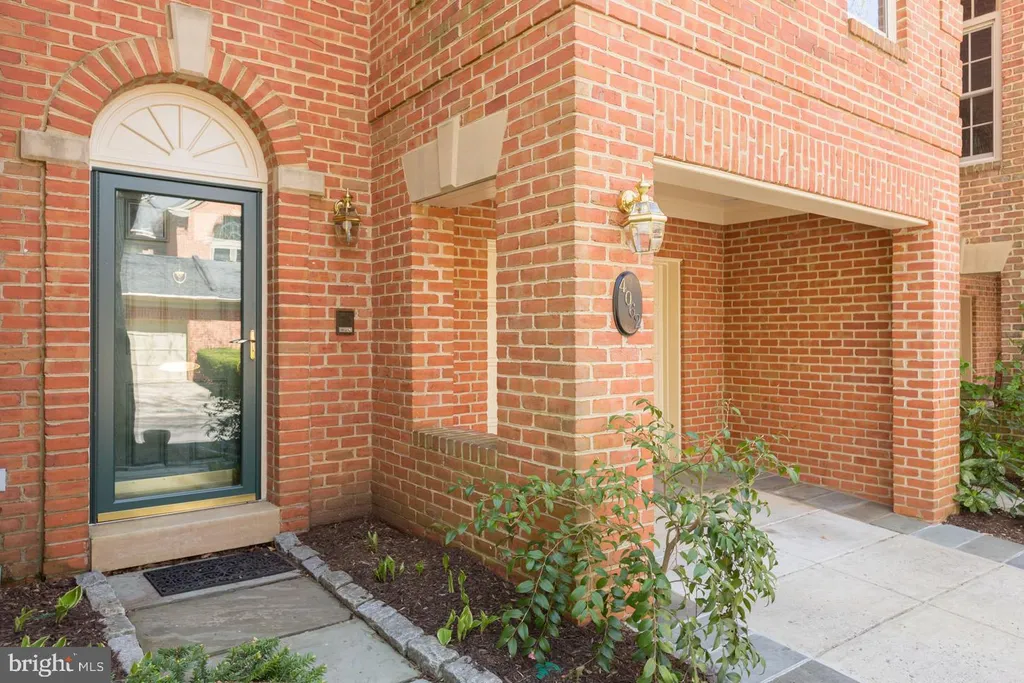 4062 Mansion Drive NW, Washington, DC 20007 photo 2