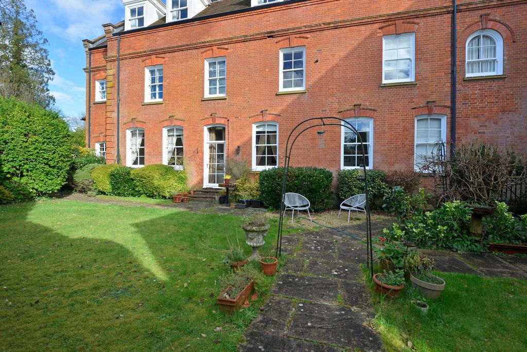 Additional image 16 of 2 bed flat for saleElmbridge Road, Cranleigh GU6