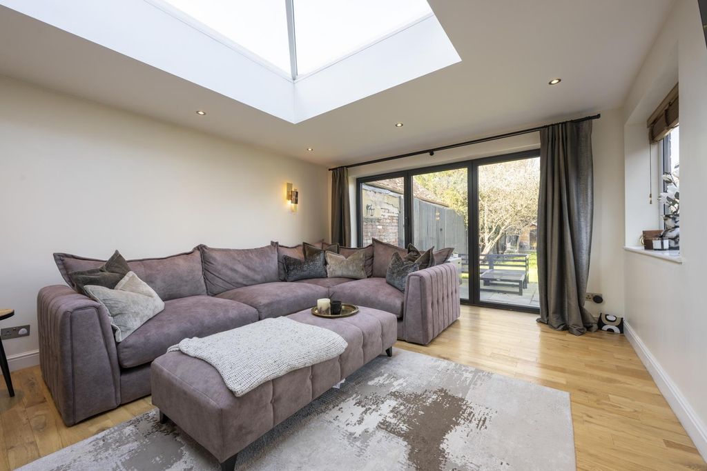 Additional image 11 of 5 bed property for saleCompton Road, Cradley Heath B64