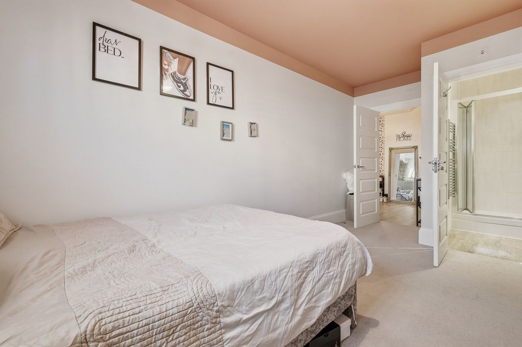 Additional image 13 of 2 bed flat for saleLondinium Road, Colchester CO2