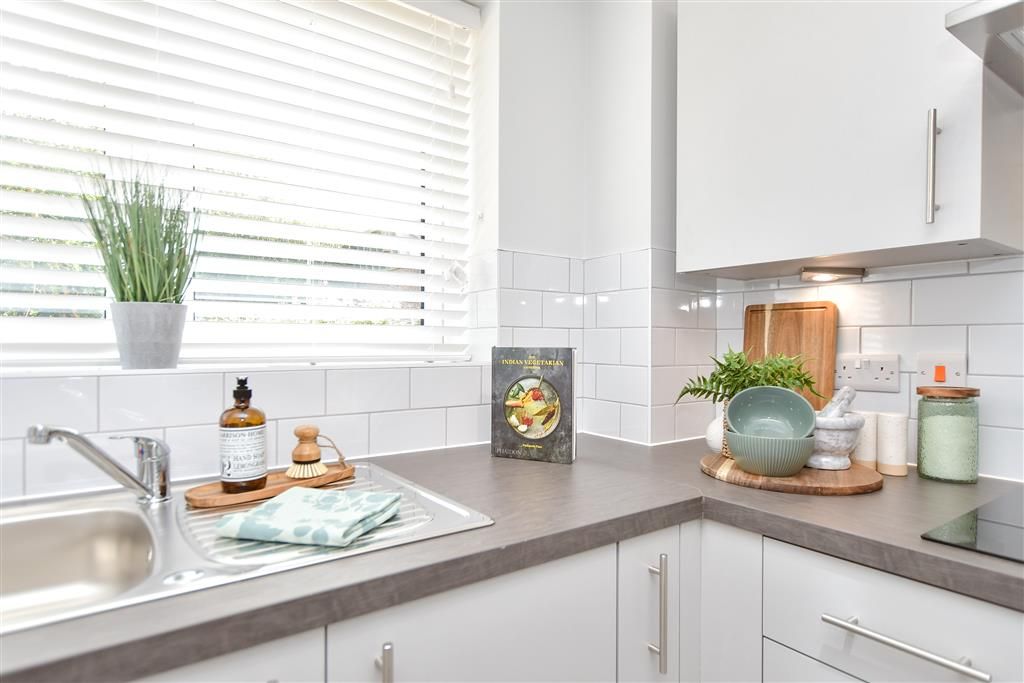 Additional image 7 of 2 bed flat for saleVictoria Road, Cranleigh, Surrey GU6
