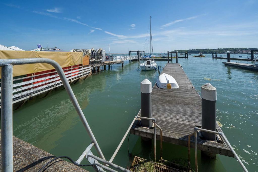 Additional image 20 of 4 bed town house for saleOld Town, Cowes, Isle Of Wight PO31