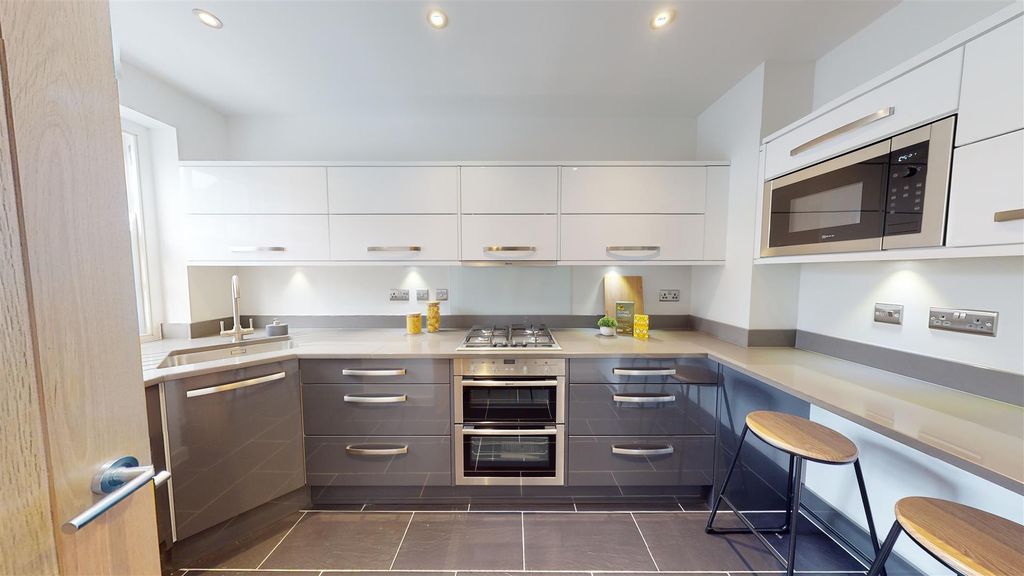 Additional image 5 of 3 bed town house for saleEastgate Court, Cowbridge, Vale Of Glamorgan CF71