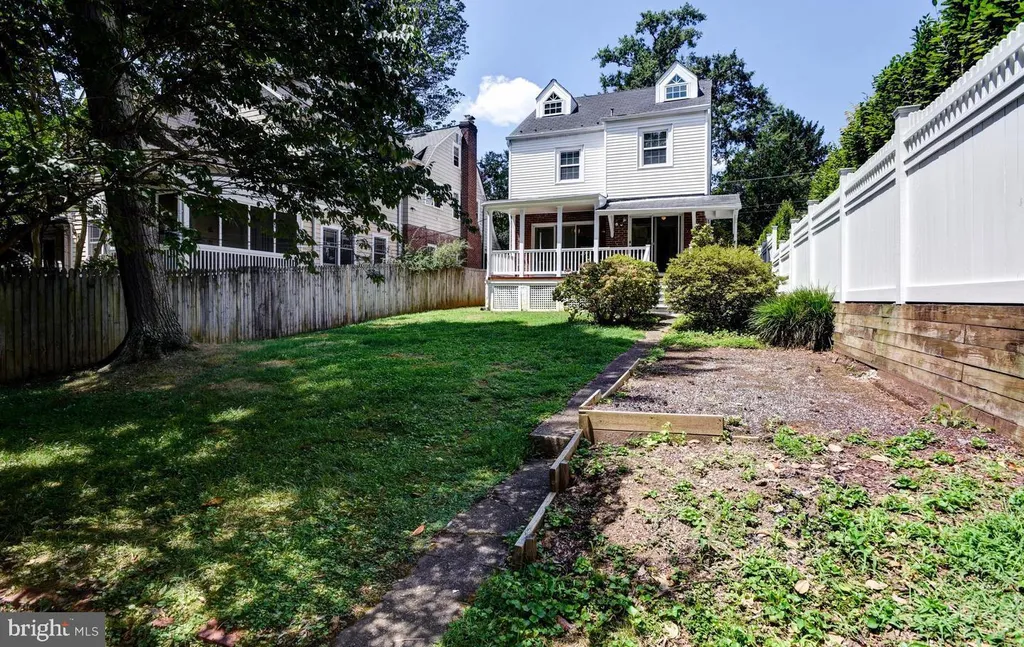 4633 Asbury Place NW, Washington, DC 20016