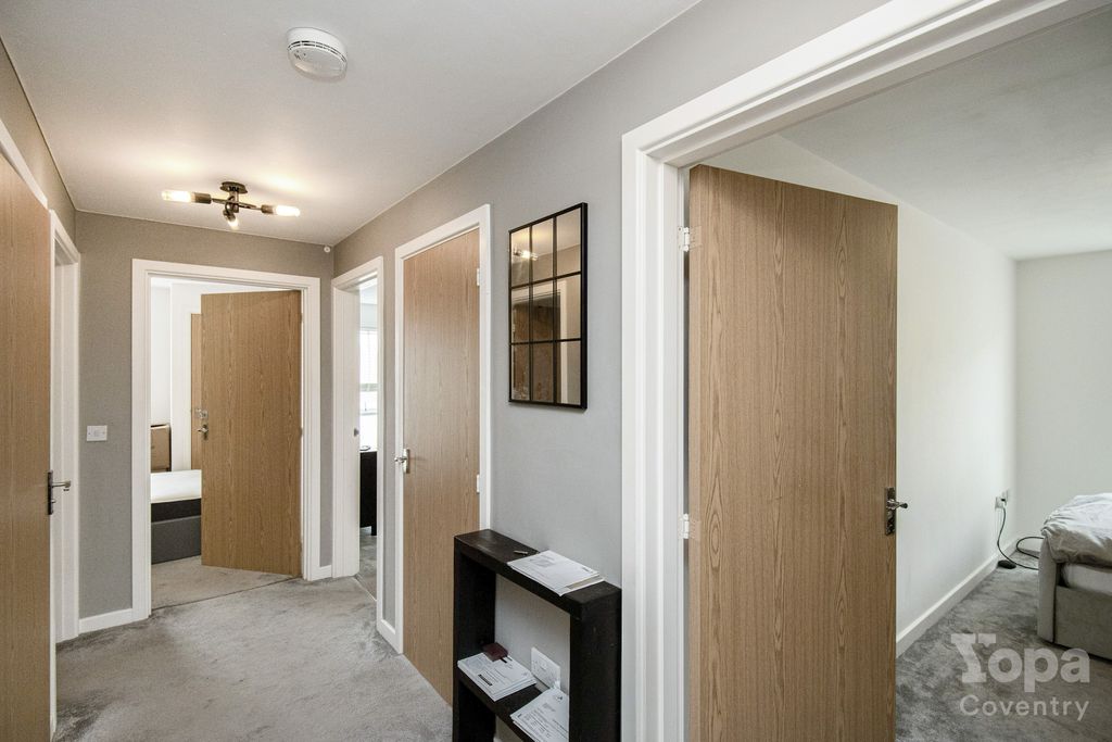 3 bed flat for saleMonticello Way, Coventry CV4 photo 2