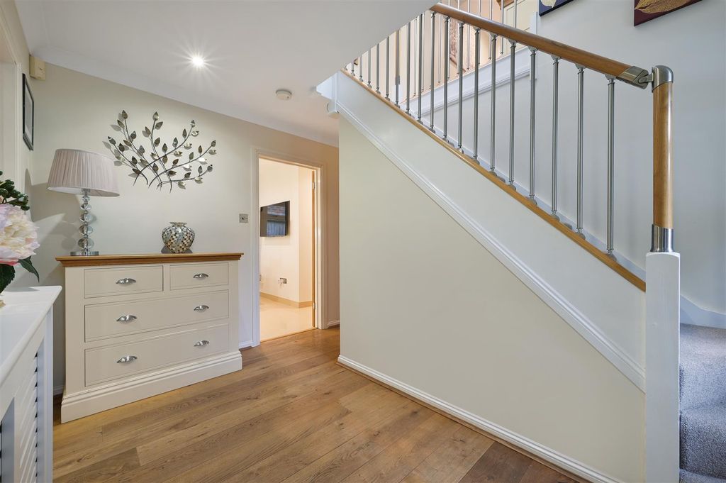 Additional image 18 of 4 bed detached house for saleWoodfield Hill, Chipstead CR5