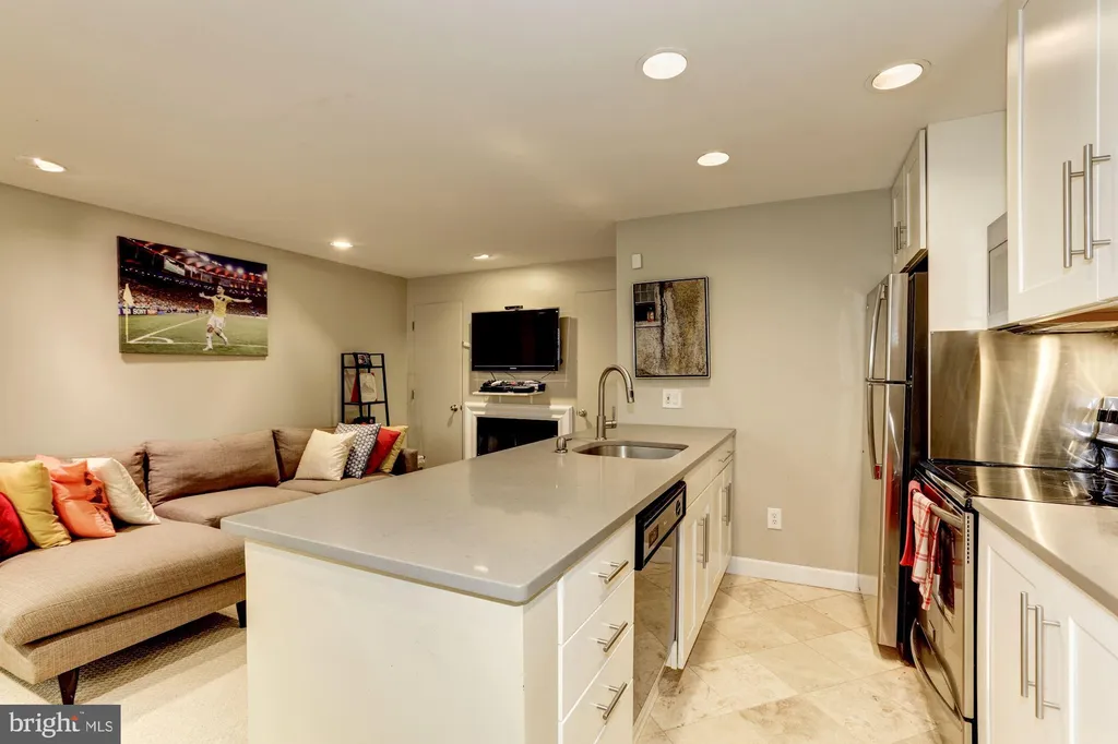 1630 19th St NW #B2, Washington, DC 20009 photo 4