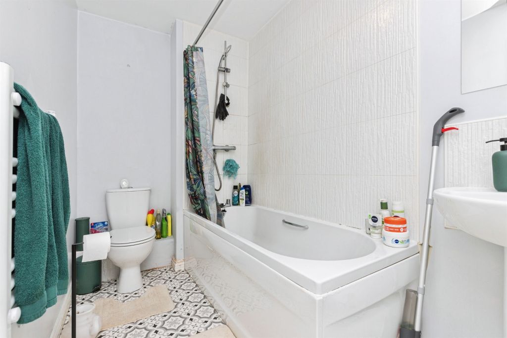 Additional image 10 of 2 bed flat for saleNewhall Park Drive, Bradford BD5