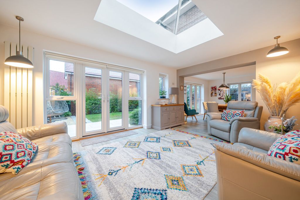 Additional image 4 of 4 bed detached house for saleLonghurst Avenue, Cranleigh GU6
