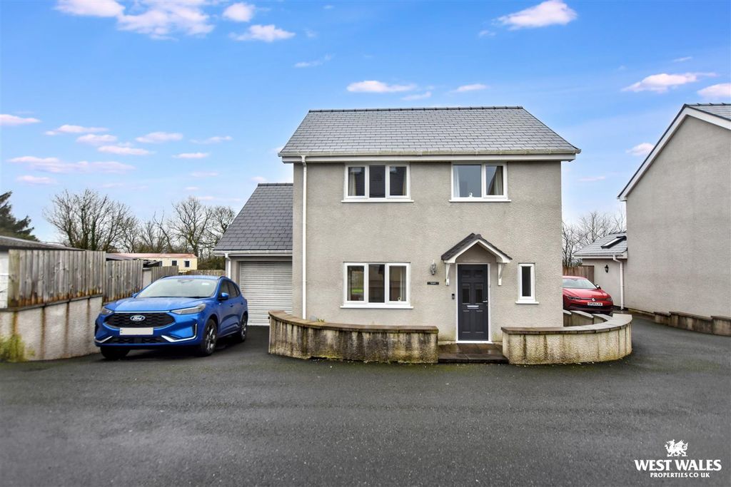 3 bed detached house for saleLlandissilio, Clynderwen SA66