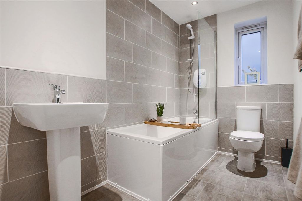 Additional image 5 of 5 bed detached house for saleLanky Gardens, Colne BB8