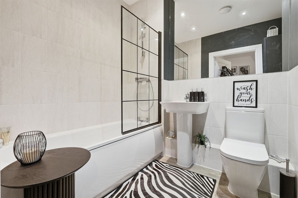Additional image 16 of 2 bed flat for saleLondinium Road, Colchester CO2