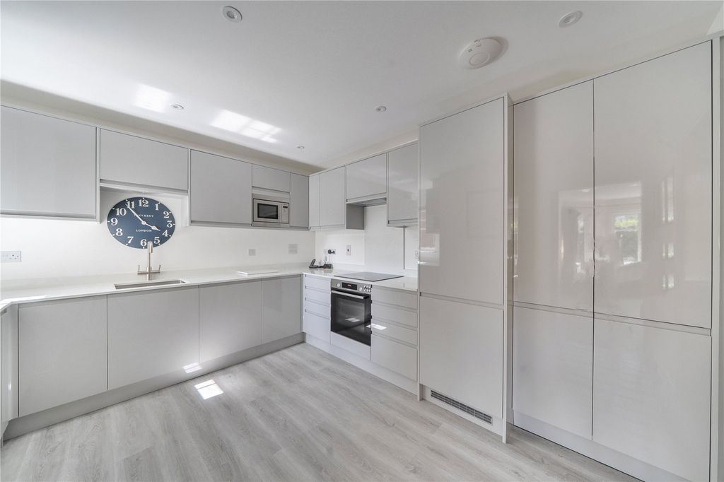 Additional image 6 of 3 bed flat for saleBetween Streets, Cobham, Surrey KT11