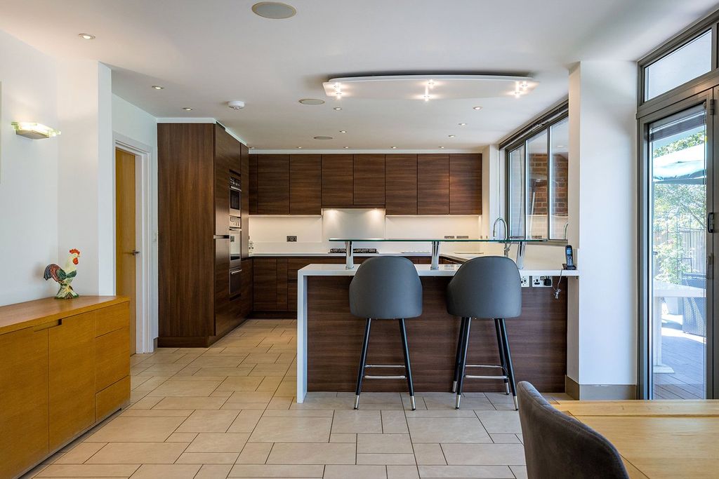 Additional image 7 of 4 bed detached house for saleGuildford Road, Cranleigh, Surrey GU6