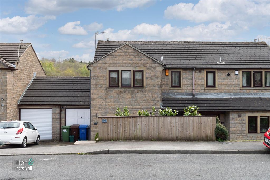 3 bed semi-detached house for saleBarnfield Close, Colne BB8