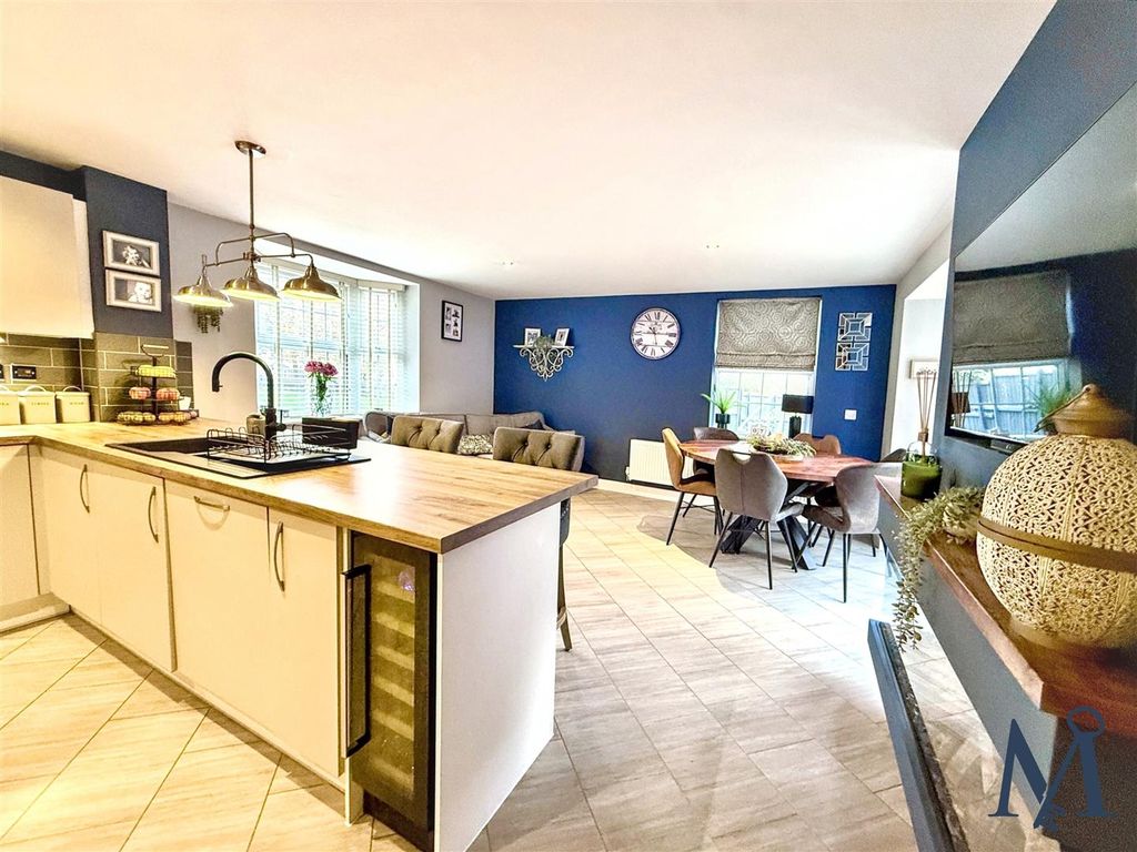 Additional image 9 of 5 bed property for salePrimrose Drive, Coalville LE67